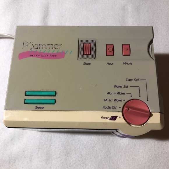 P’jammer AM FM Clock Radio Retro Vintage Alarm Clock - Picture 3 of 4
